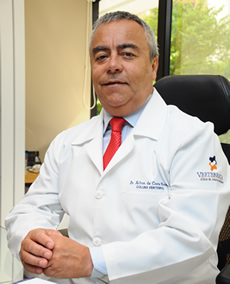 Dr. Ailton Moraes - médico especialista em coluna