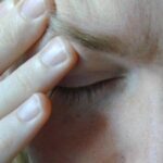 Dor de cabeça pode ser sintoma de problemas na coluna