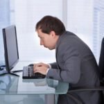 Principais cuidados com a postura para evitar dores nas costas