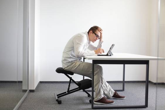 Uma boa postura ajuda a ser mais produtivo no trabalho | Vertebrata