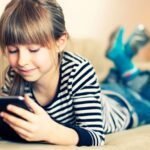 Tablets e smartphones podem trazer prejuízos às crianças se usados sem moderação